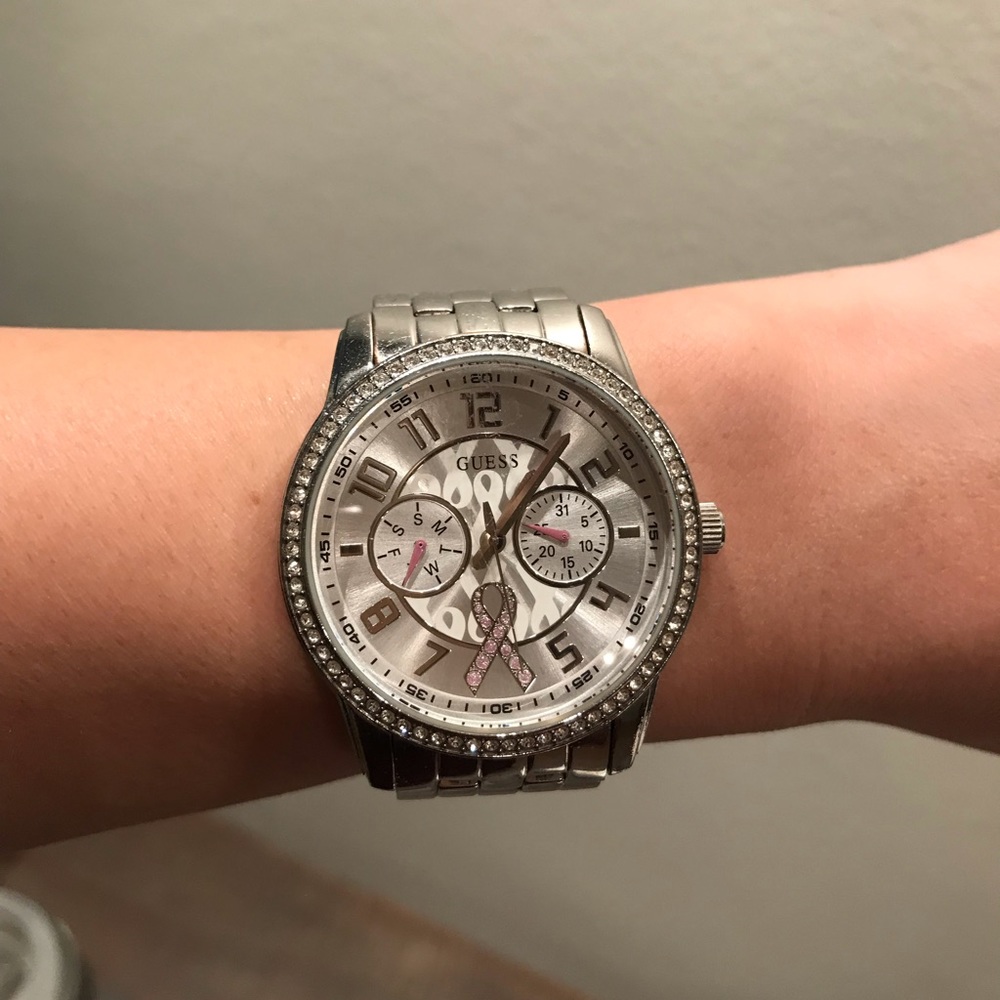Guess Limited Edition: Breast Cancer Awareness